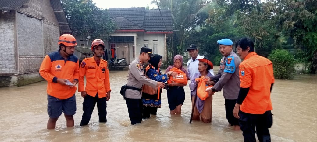 Banjir Pandeglang 2025: 422 Rumah di Desa Idaman Terendam Akibat Hujan Deras, BPBD Salurkan Bantuan
