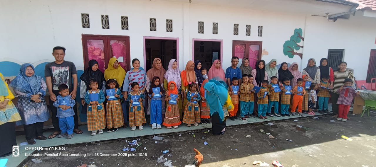 Pembagian Raport Semester Ganjil PAUD Nurul Ilmi Desa Pengabuan Timur Kabupaten Penukal Abab Lematang Ilir Tahun Ajaran 2025-2026