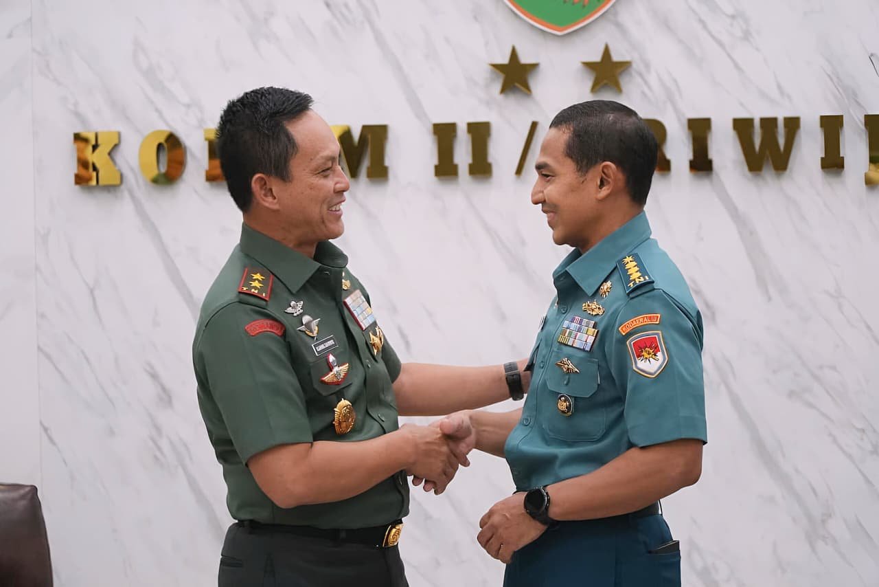 Terima Audiensi Undur diri Danlanal Palembang, Pangdam II/Sriwijaya : "Terima kasih Kolonel Laut (P) Faisal"