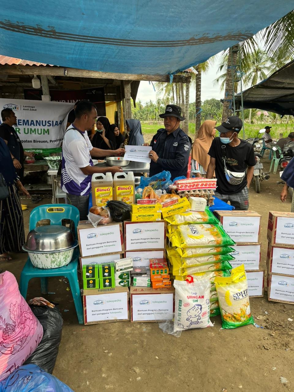Rumah Yatim Salurkan Bantuan Darurat bagi Penyintas Banjir di Kecamatan Peusangan