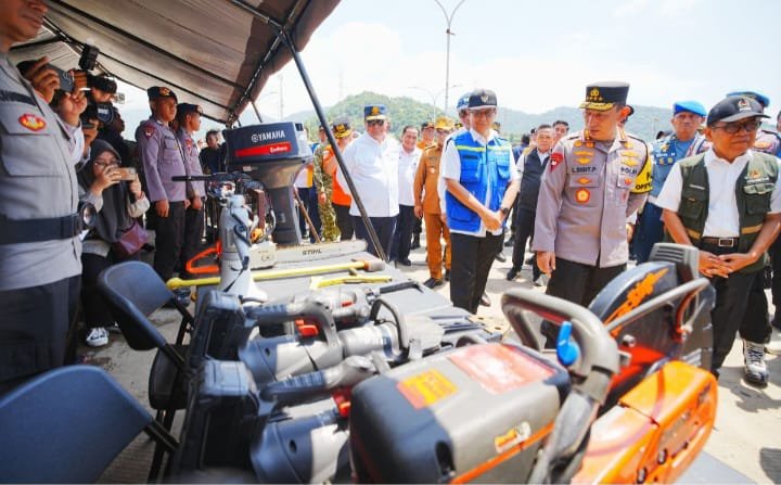 Kapolri Tinjau Pelabuhan Merak: Sampaikan Pesan Presiden Prabowo untuk Pelayanan Terbaik Nataru 2025
