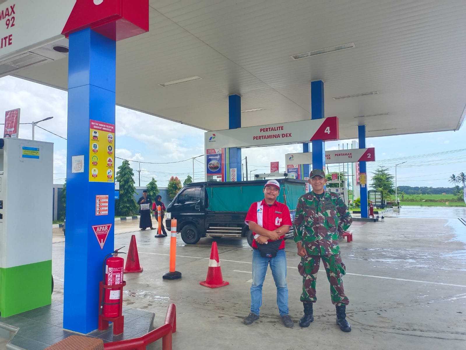 Babinsa Koramil 0116/Cikeusik Laksanakan Monitoring dan Pengamanan Nataru 2025