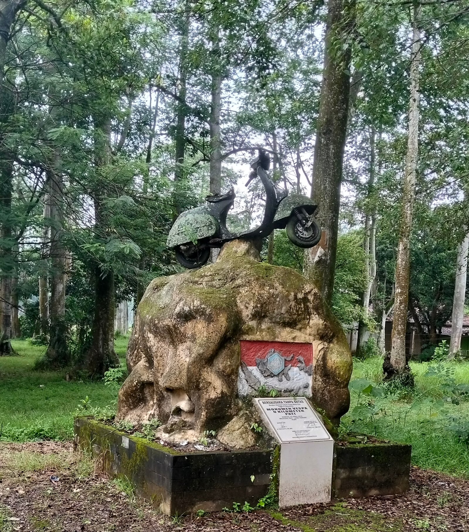 Monumen Wespa 0 Kilometer Pati: Simbol Komitmen Pelestarian Hutan Lindung di Jawa Tengah