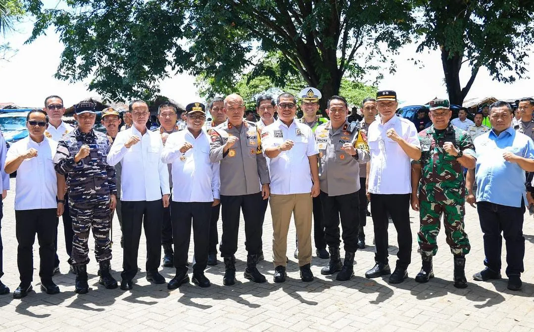Gubernur Andra Soni dan Kapolda Banten Pantau Langsung Kawasan Wisata Pantai Anyer dari Mercusuar Cikoneng