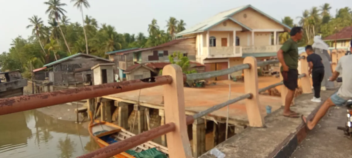 Kades Kualaraya Tinjau Jembatan Aset Provinsi yang Keropos, Minta Pemprov Kepri Segera Turun Tangan