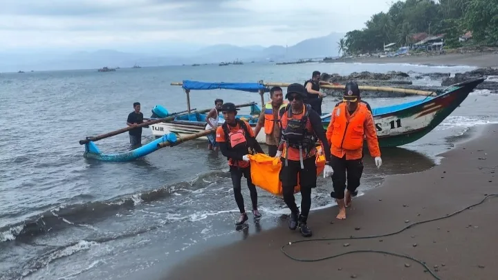 Mayat Wisatawan Depok Ditemukan Mengapung di Pantai Sangrawayang Sukabumi, Korban Terseret Arus Pantai Kayakas Bayah Lebak