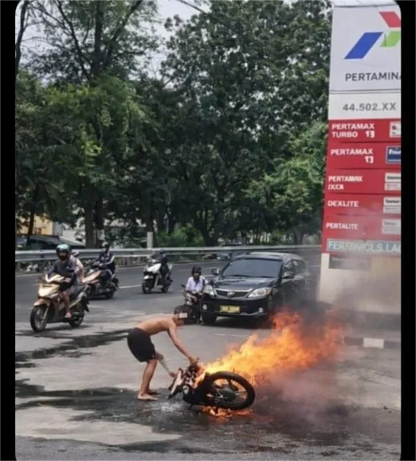 Viral! Motor Yamaha Fiz R Hangus di SPBU Sriwijaya Semarang, Diduga Tak Diizinkan Manajer Pakai APAR