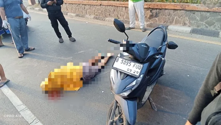 Kecelakaan Lalu Lintas di Jalan Pantura Depan Lampu Merah Cinity Cikarang Utara Bekasi, Satu Pengendara Motor Alami Kondisi Kritis