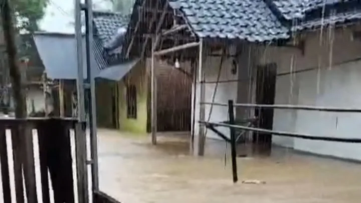 Banjir Rendam Komplek Sukamaju Desa Citeureup Panimbang Pandeglang, Air Tinggi 1 Meter