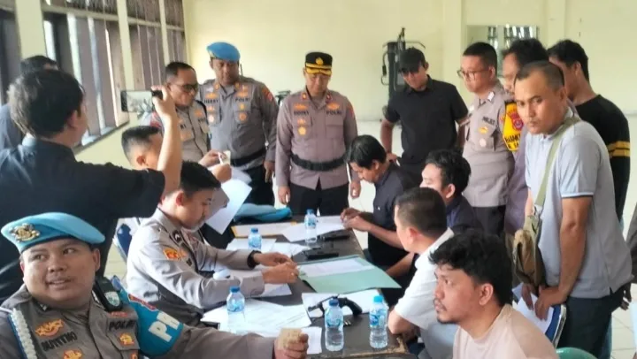 Wakapolres Cilegon Pantau Ketat Pemeriksaan Rutin Senpi Seluruh Personel Polres