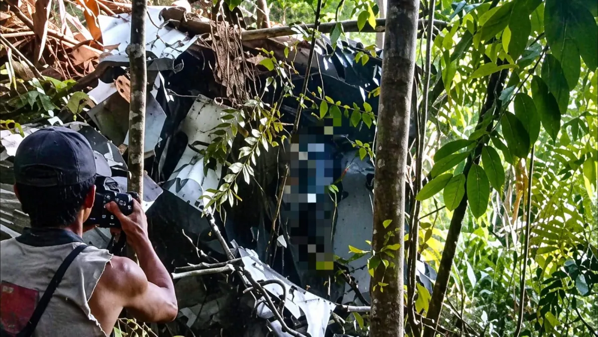 Helikopter PK-CFX Hilang Kontak di Sekadau Kalbar, Basarnas Temukan Ekor Diduga Bangkai Airbus H130 Bawa 8 Orang