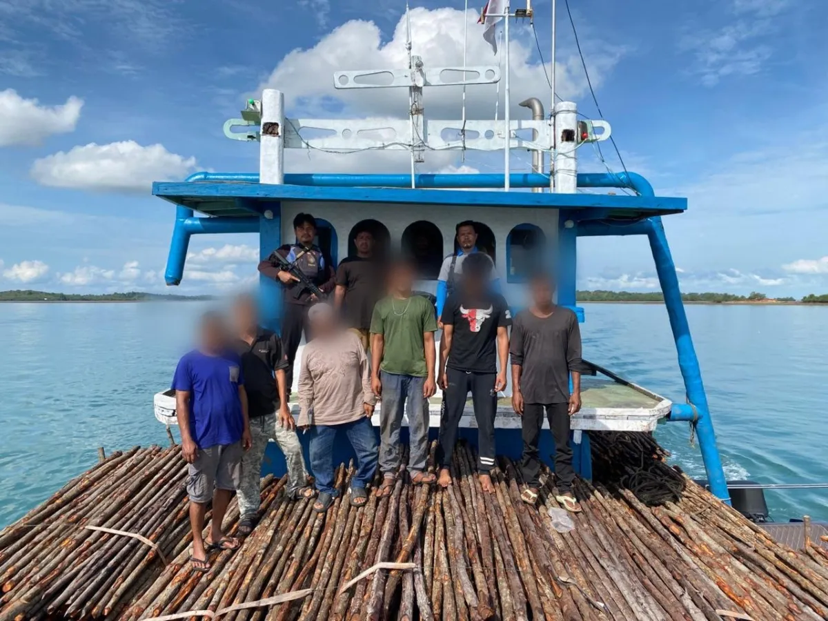 12.000 Batang Kayu Bakau Diamankan dari Kapal Singapura,