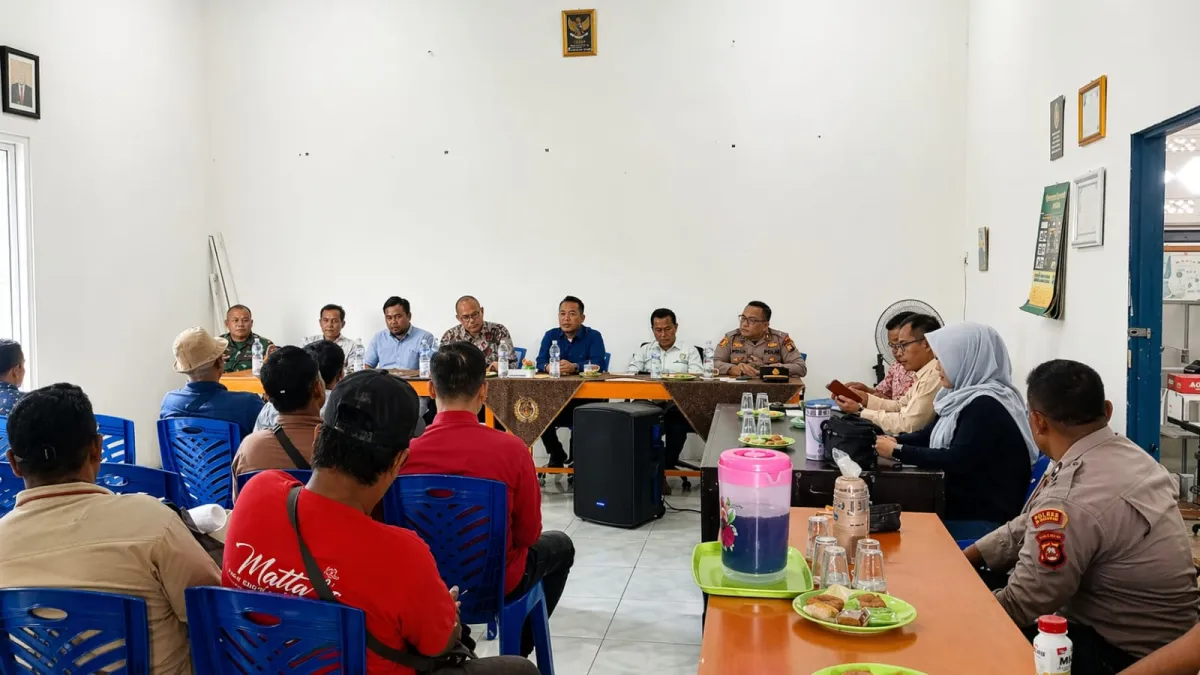 Kondusif! Camat, Kapolsek, dan Koramil Mariana Kawal Audiensi Dana Desa Merah Mata,