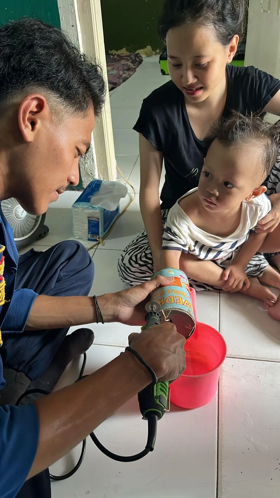 Damkar BPBD Tangerang Selamatkan Balita di Panongan