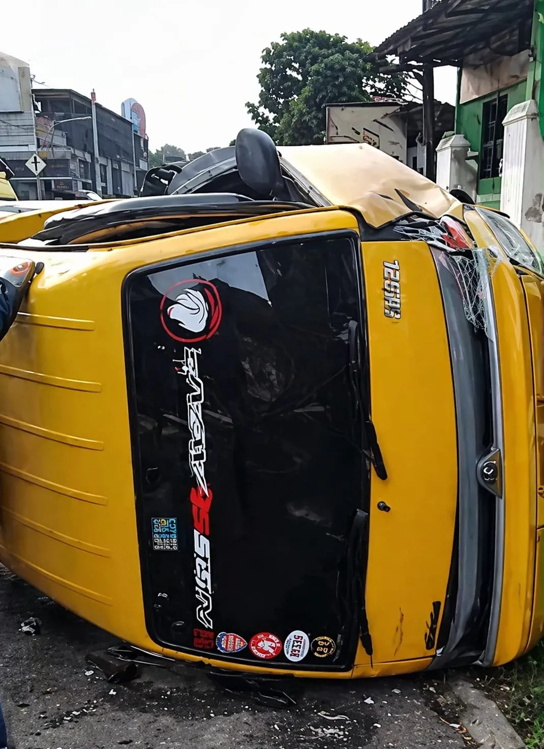 Truk Tangki Tabrak Angkot Berisi Pelajar di Cipatat Padalarang,