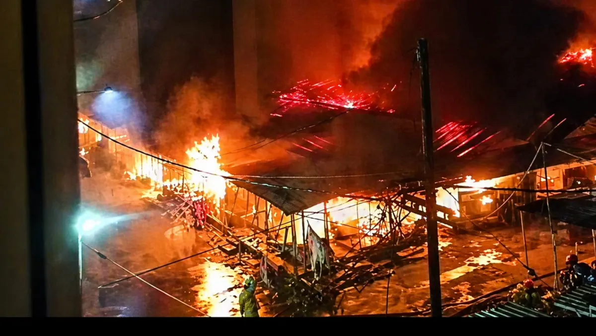 Si Jago Merah Ludeskan Ratusan Kios Pasar Kanjengan Belakang Pasar Johar Semarang