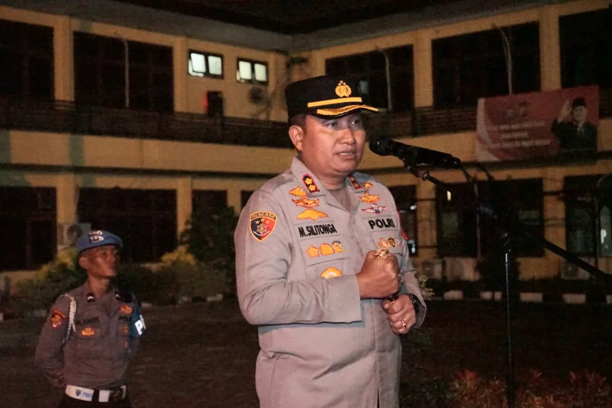 Kapolres Cilegon Pimpin Apel Dini Hari, Pastikan Pengawalan Maksimal Rombongan Buruh ke Monas