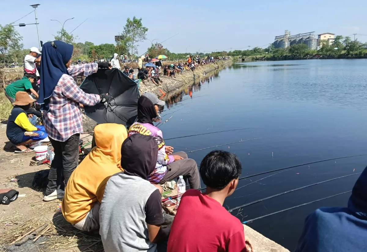 Bangun Kepercayaan Masyarakat, Kapolres Serang Gelar Jumat Ceria Mancing Bareng Warga
