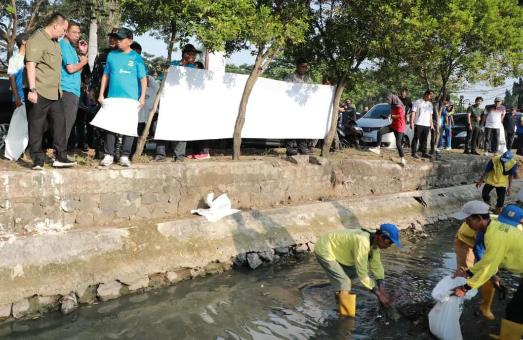 Gubernur Andra Soni Ajak Masyarakat Gotong Royong Peduli Sampah Lewat Gerakan Banten ASRI