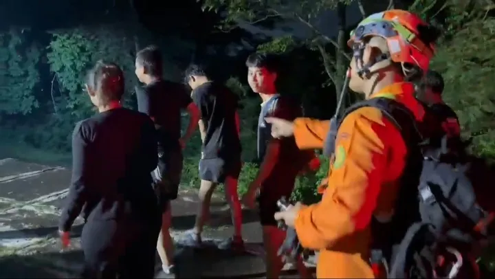 Tim SAR Gabungan Berhasil Evakuasi 4 Remaja Tersesat di Bukit Pemancar Cilegon