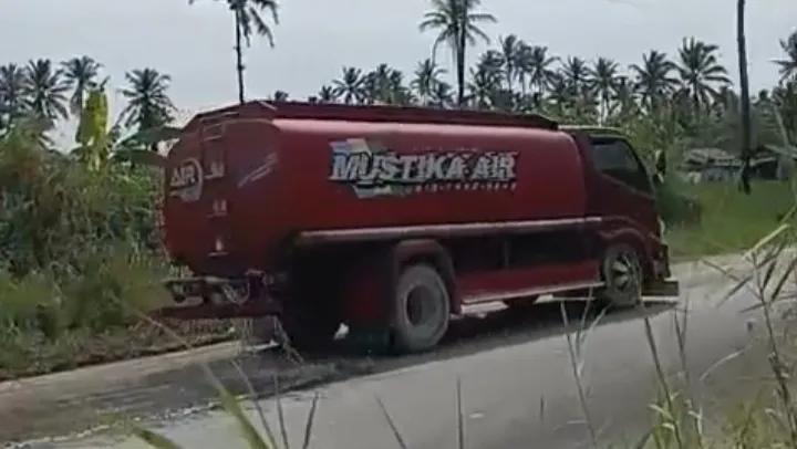 Tragis! Warga Panimbang Terpeleset Debu Tebal Batching Plant, Dilarikan ke RSUD Banten