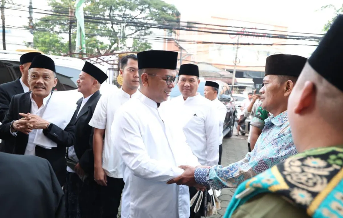 Gubernur Andra Soni Salat Idul Adha di Tangerang, Wali Kota Robinsar di Cilegon: Pemimpin Banten Berbaur dengan Masyarakat Rayakan Hari Raya Kurban 1447 H