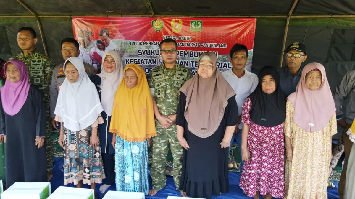 Perkuat Kemanunggalan TNI-Rakyat, Kodim Pandeglang Gelar Serbuan Teritorial di Cimanggu