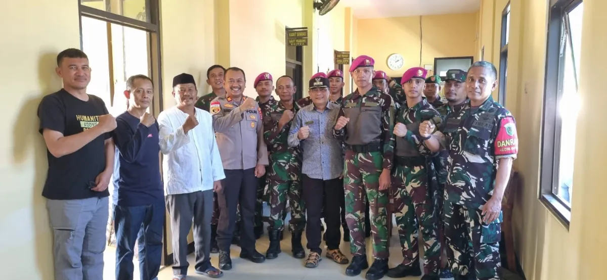 TNI Beri Kejutan dan Ucapan Selamat HUT Bhayangkara ke-80 ke Polsek Cikeusik Pandeglang
