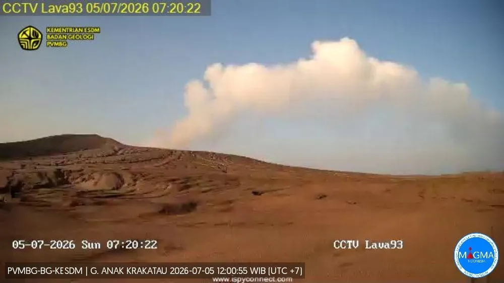 Gunung Anak Krakatau: Status Siaga, Masyarakat Dilarang Mendekat dalam Radius 3 Km