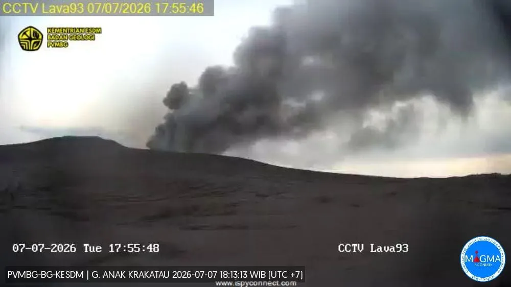 Erupsi Gunung Anak Krakatau Hari Ini: Semburkan Asap Hitam Tebal, Warga Dilarang Mendekat Radius 3 Km