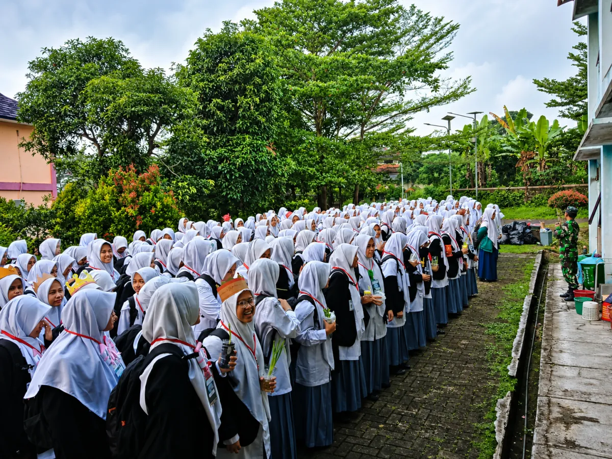 Empat Babinsa Koramil 0101/Pandeglang Jadi Narasumber LDKS dan MPLS di SMAN CMBBS, Tanamkan Wawasan Kebangsaan dan Disiplin Sejak Dini