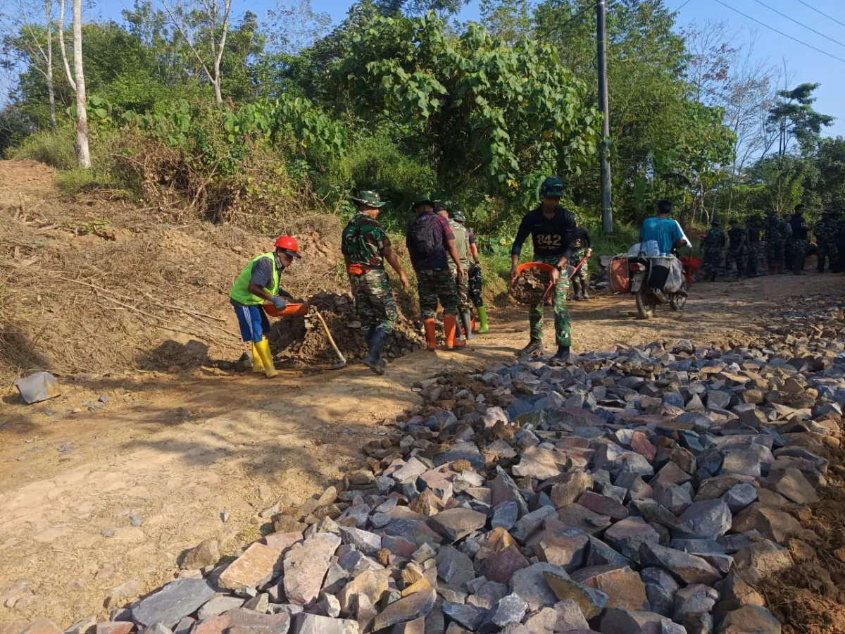 TMMD Ke-129 Kodim 0601/Pandeglang Resmi Dimulai, TNI Bersama Masyarakat Percepat Pembangunan Infrastruktur dan Tingkatkan Kesejahteraan Warga