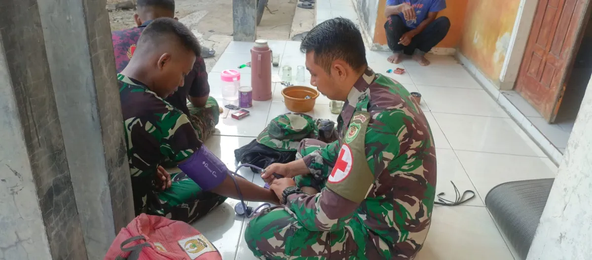Pastikan Kondisi Prima, Tim Kesehatan Satgas TMMD 129 Kodim Pandeglang Cek Kesehatan Personel