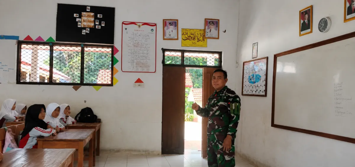 Tanamkan Jiwa Nasionalisme Sejak Dini, Satgas TMMD Ke-129 Kodim 0601/Pandeglang Beri Edukasi Inspiratif di SDN Pasir Gadung 1