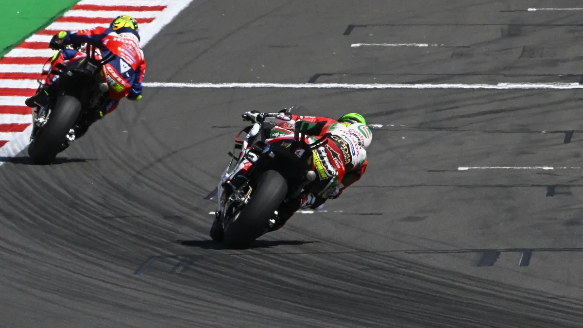 Crutchlow: Solusi Balapan MotoGP 2027 Ada di Ban Lama