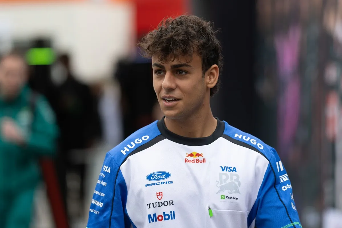 Penalti Drive-Through Arvid Lindblad Dinilai Terlalu Keras oleh Alex Brundle