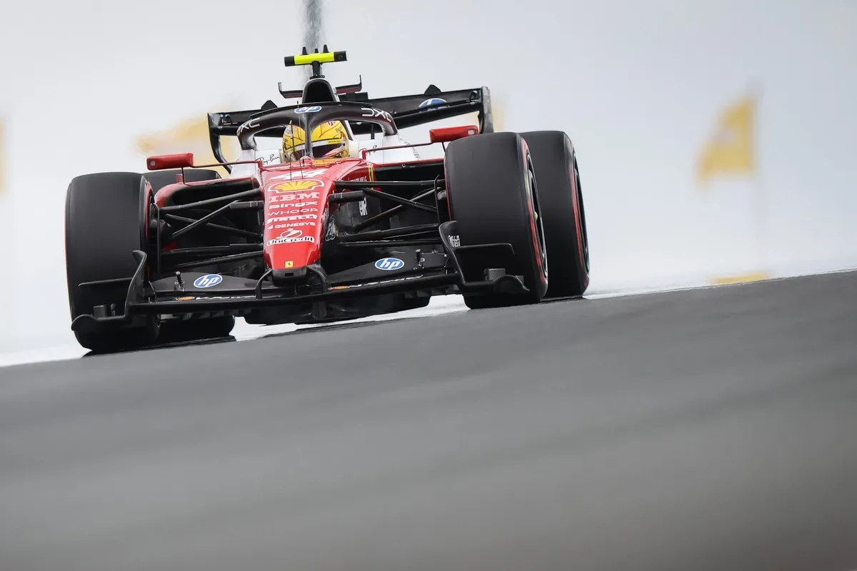 Hamilton Lebih Bahagia dengan Ferrari Usai Hari Jumat yang Sulit