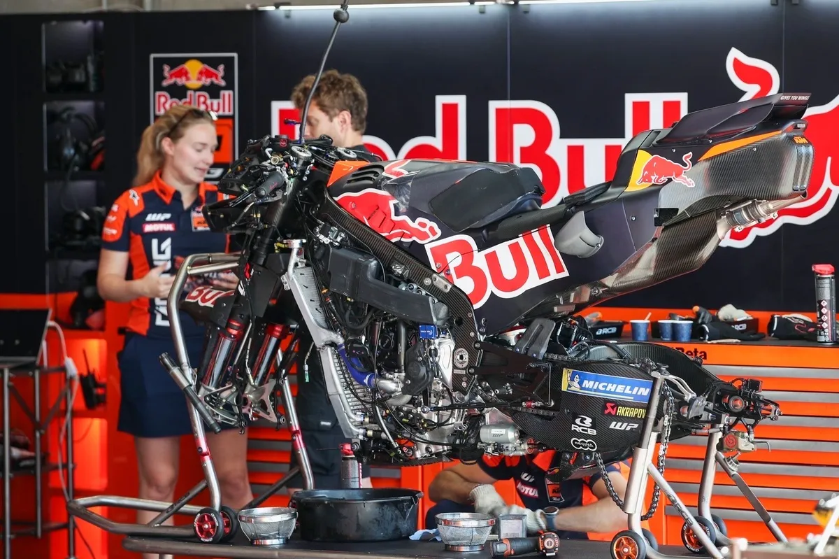 KTM Akhirnya Buka Mesin MotoGP 2026 untuk Perbaiki Masalah