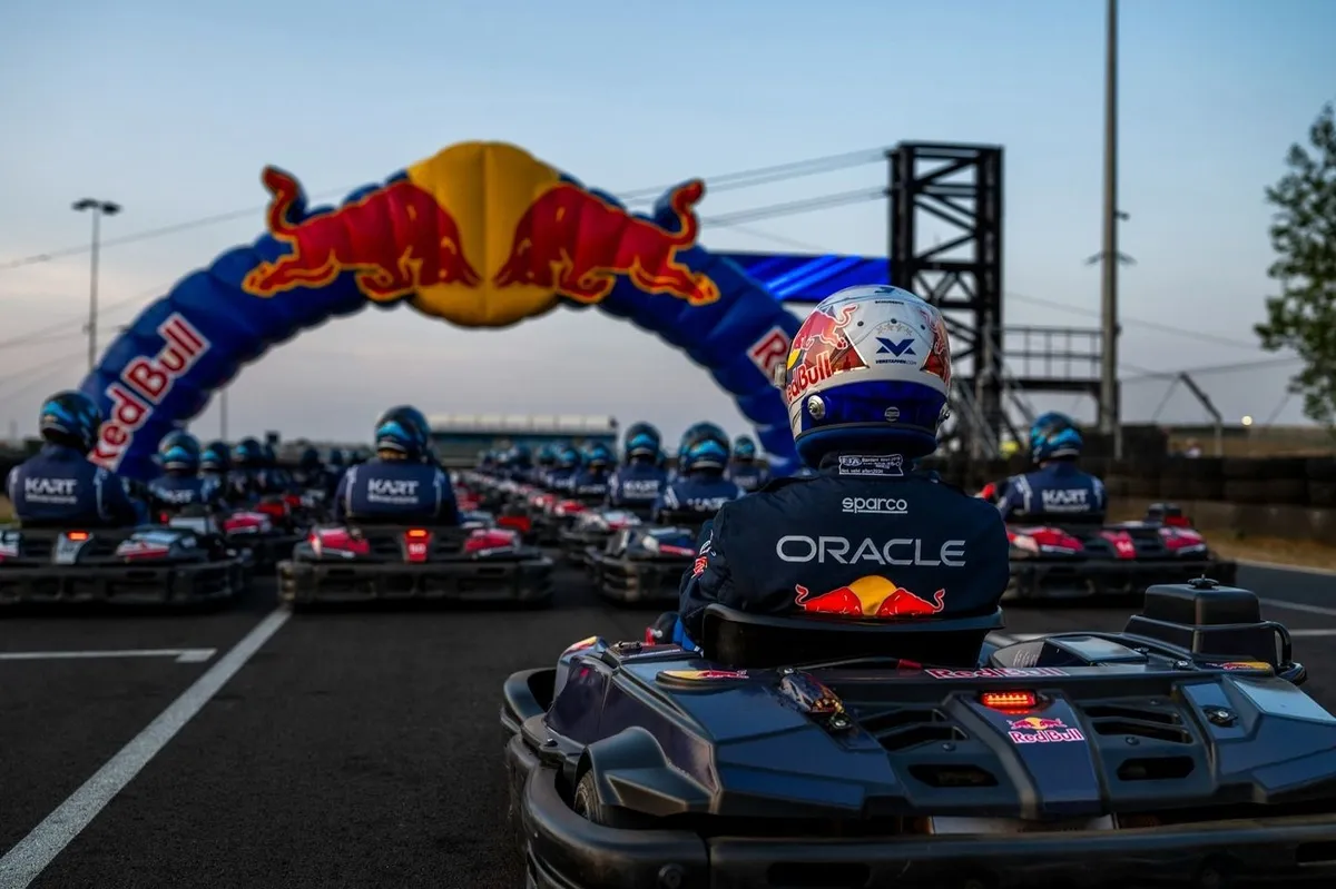 Verstappen Tantang 100 Pembalap di Balap Kart Terbesar Dunia