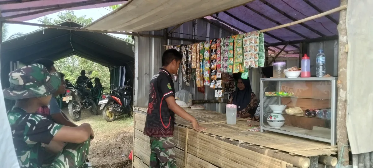 Warung Dadakan Milik Ibu Kayah di Lokasi TMMD 129 Kodim 0601/Pandeglang Jadi Sumber Rezeki Baru Warga