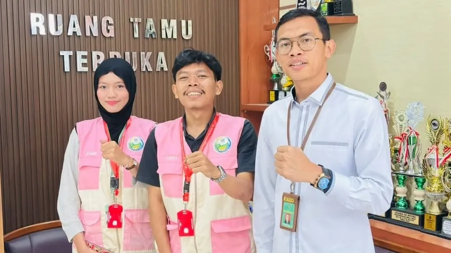 Tak Sekadar Seremonial, Mahasiswa KUKERTA UIN SMH Banten Bantu Warga Lebak Dapatkan Buku Nikah