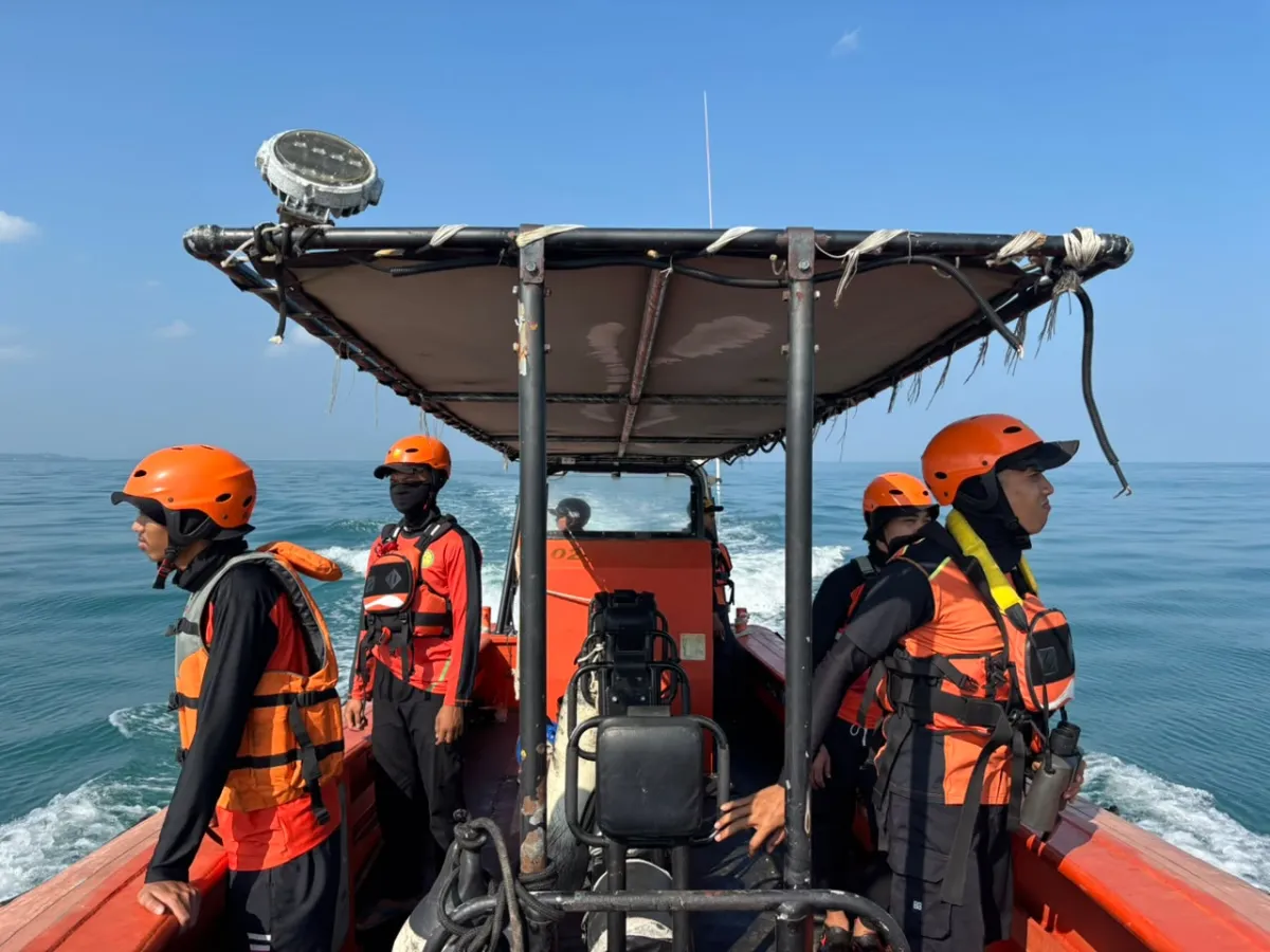 Hari Ke-6 Pencarian Penumpang KMP Kirana II Meloncat ke Laut, Tim SAR Sisir Perairan Pulau Tempurung