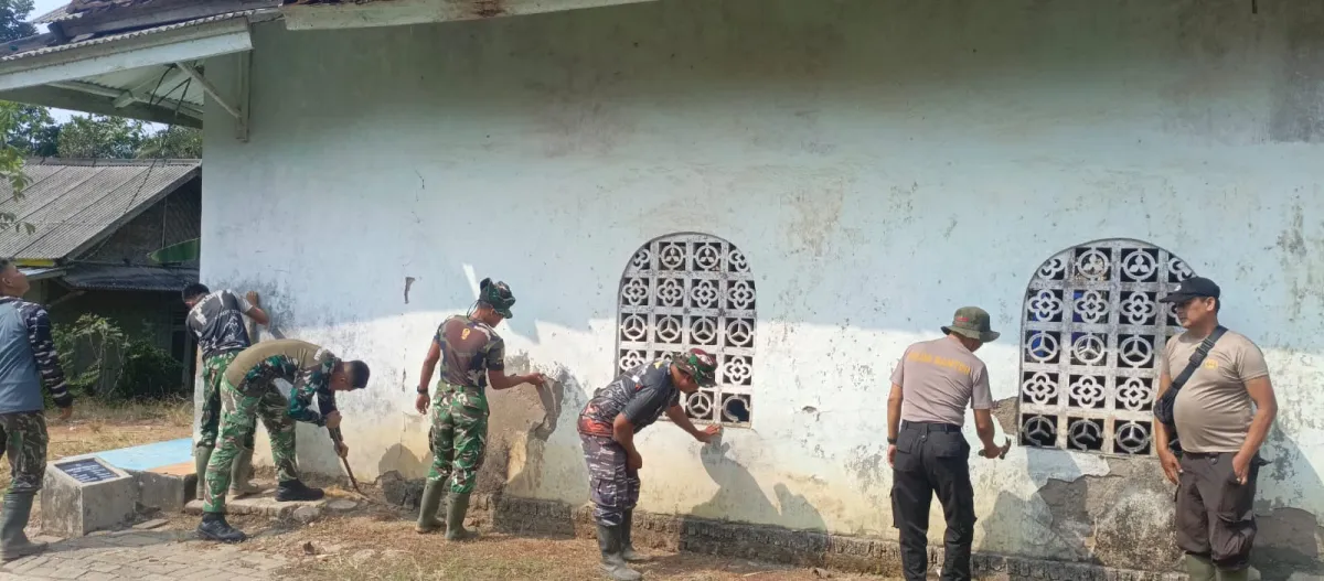 Wujudkan Tempat Ibadah Nyaman, Satgas TMMD Ke-129 Kodim 0601/Pandeglang Matangkan Rencana Rehab Musholla di Pasirgadung