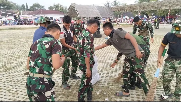 Satgas TMMD Ke-129 dan Warga Gotong Royong Persiapkan Penutupan di Alun-Alun Pagelaran Pandeglang