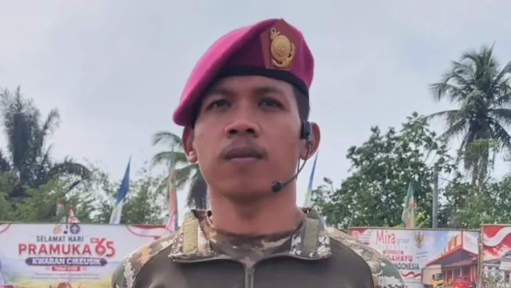 Kebanggaan dari Pulau Terluar: Prajurit Marinir Pertama yang Jadi Komandan Upacara HUT RI ke-81 di Cikeusik