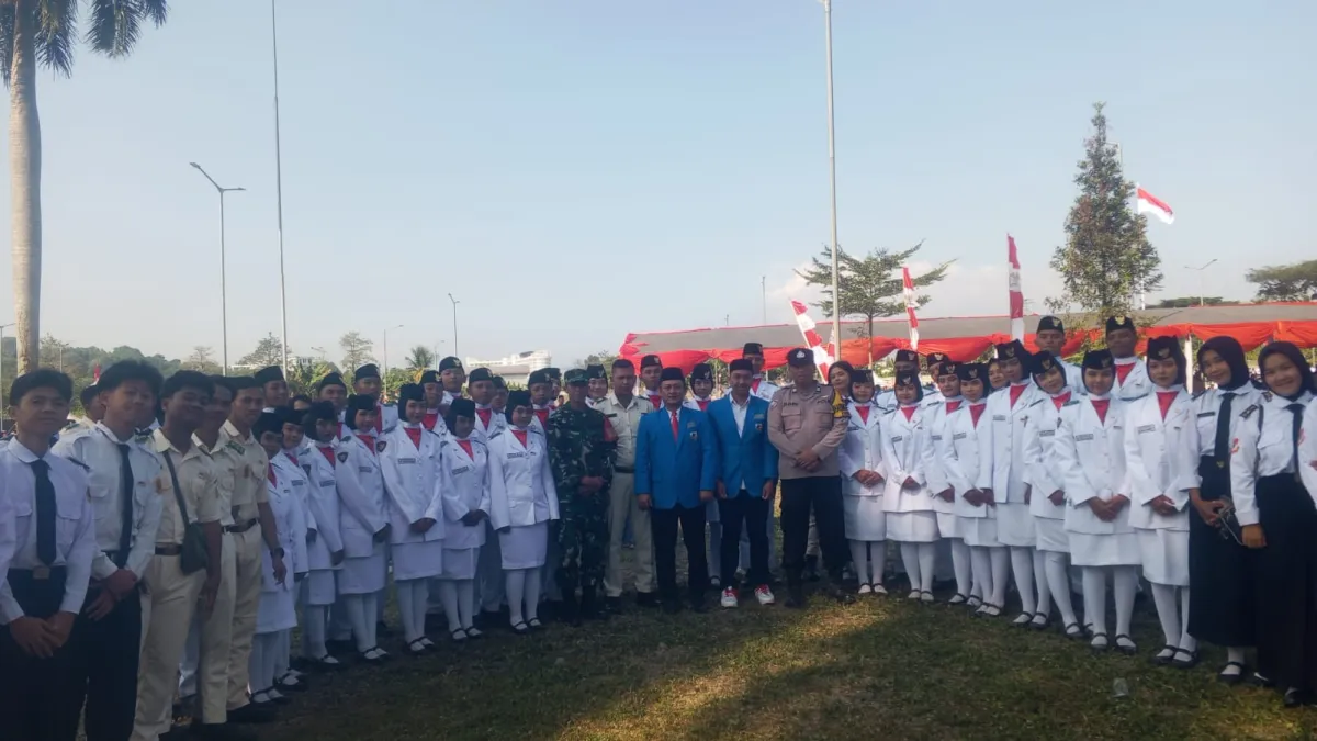 Ketua dan Wakil Ketua Bidang Riset, Analisis dan Litigasi DPK KNPI Babakan Madang Ikuti Upacara Tingkat Kecamatan
