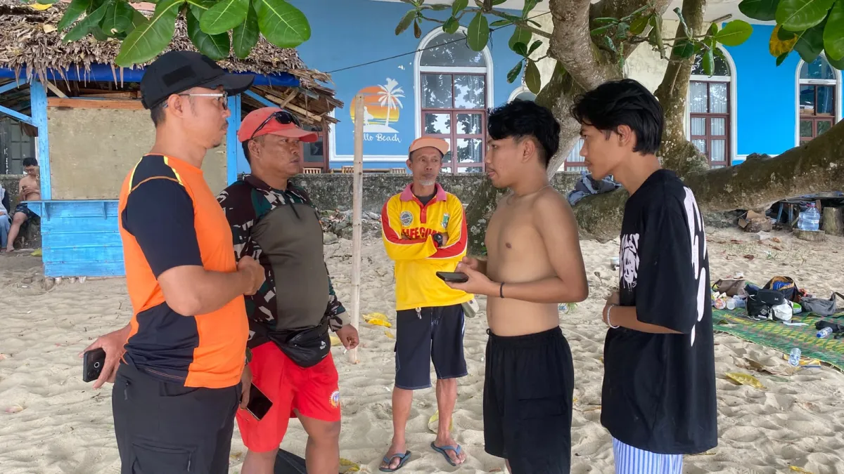Wisatawan Asal Tangerang Terseret Arus di Pantai Pasir Putih Lippo Carita Pandeglang, Tim SAR Gabungan Gelar Pencarian