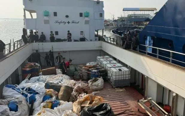 Kado HUT ke-81 RI: BNN dan Bea Cukai Gagalkan Penyelundupan 2,6 Ton Sabu Cair & Jutaan Rokok Ilegal di Kepri
