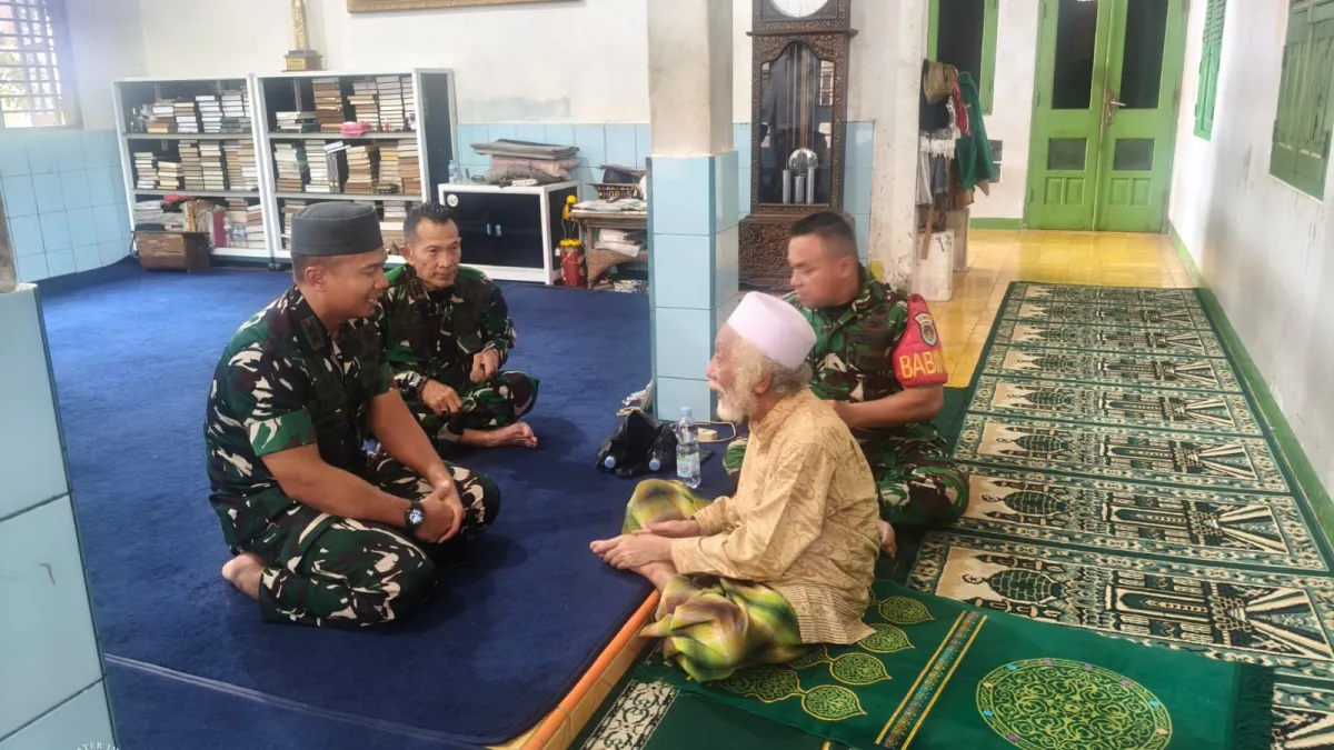 Sinergi TNI dan Ulama, Dandim 0601/Pandeglang Silaturahmi ke Kediaman KH. Abuya Muhtadi Cidahu