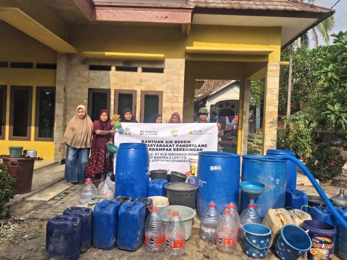 Kodim 0601/Pandeglang Bersama PT PLN IP UBP Banten 2 Labuan Salurkan 16.000 Liter Air Bersih untuk Warga Terdampak Kekeringan